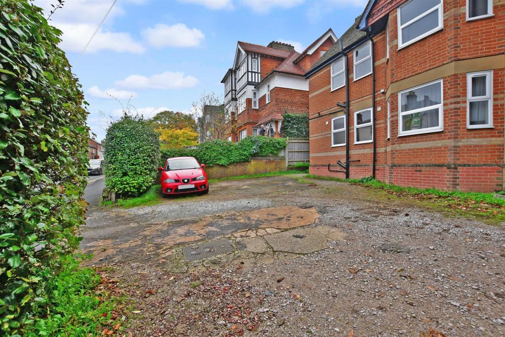 studio-flat-for-sale-in-the-drive-tonbridge-kent-tn9