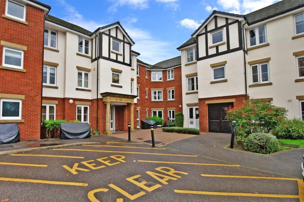 1 bedroom flat for sale in Hadlow Road, Tonbridge, Kent, TN9