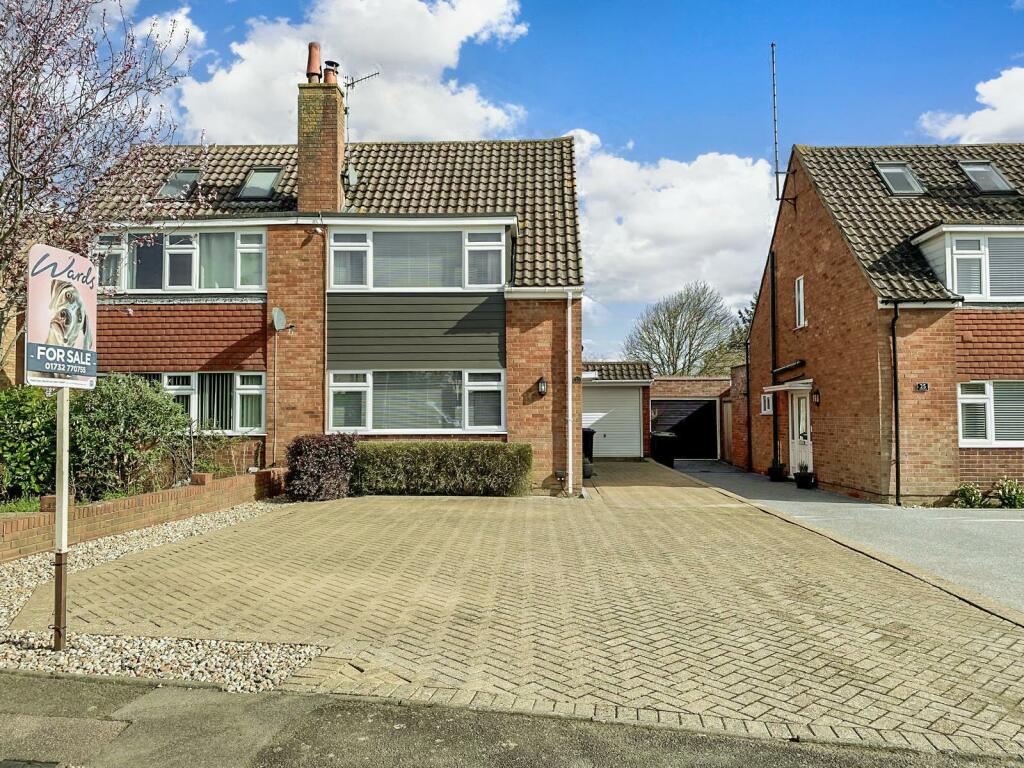 3 bedroom semidetached house for sale in Framley Road, Tonbridge, Kent