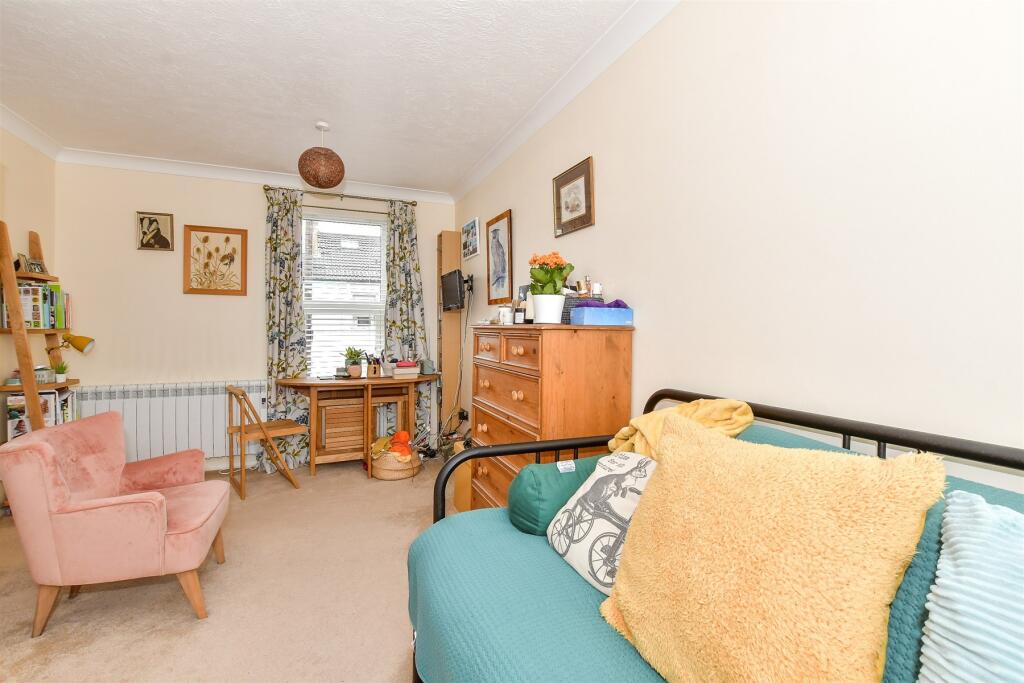 Studio flat for sale in Dukes Road, Tunbridge Wells, Kent, TN1
