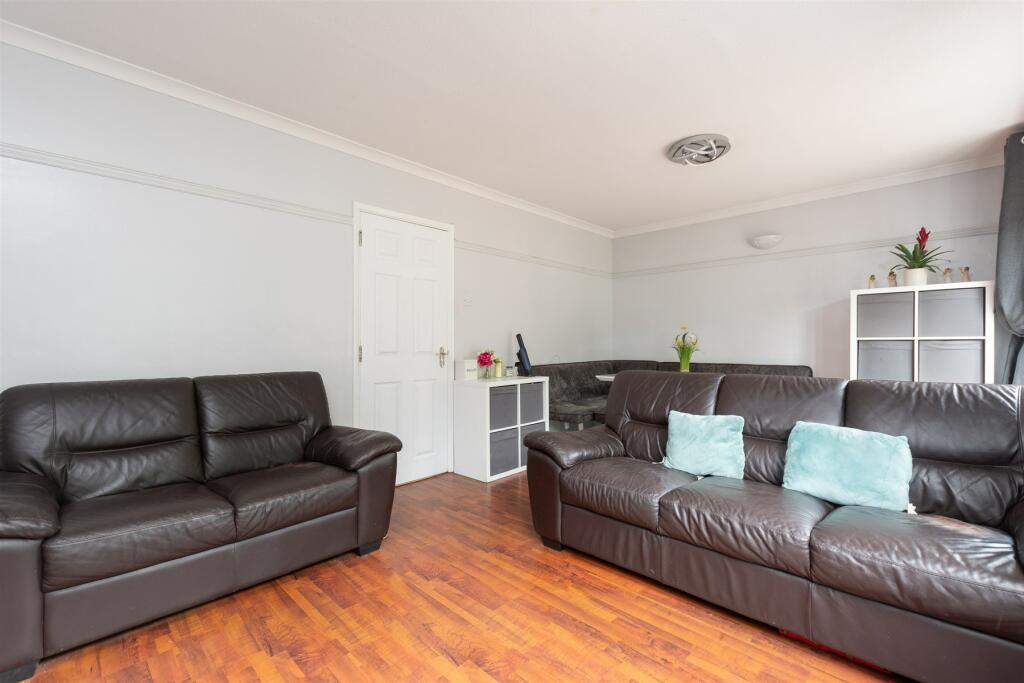 4 bedroom semidetached house for sale in Sherbourne Close, West