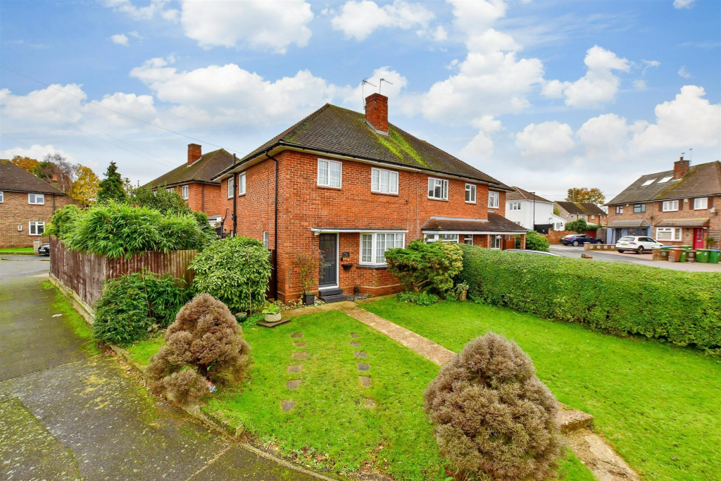 3 bedroom semidetached house for sale in Blenheim Drive, Welling, Kent, DA16