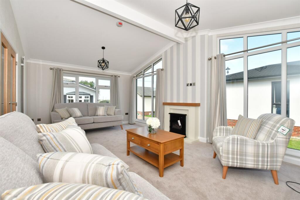 2 bedroom park home for sale in Faversham Road, Seasalter, Whitstable