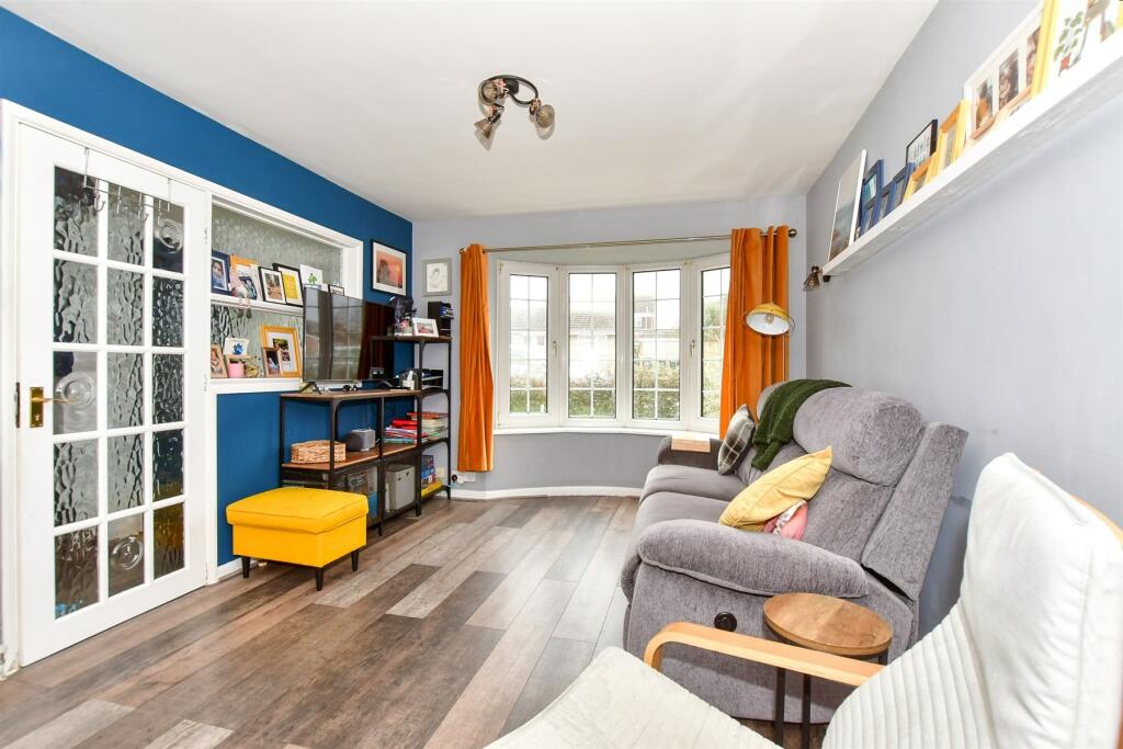 3 bedroom semidetached house for sale in Caroline Close, Whitstable