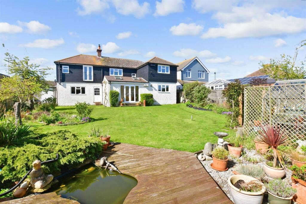 4 bedroom detached house for sale in Clover Rise, Whitstable, Kent, CT5