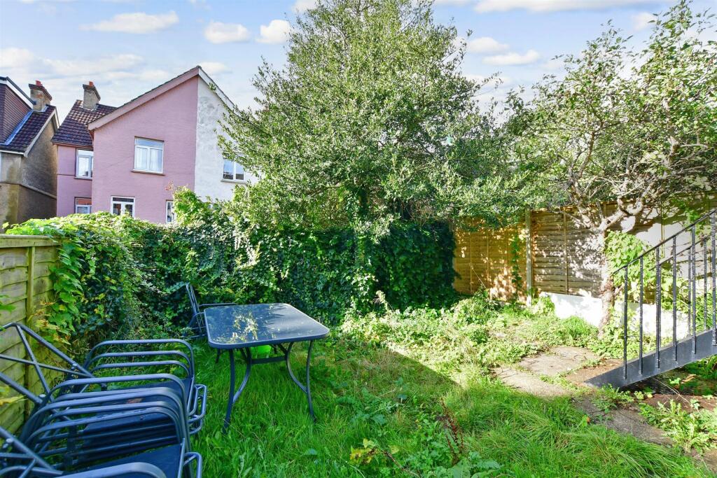 5 bedroom end of terrace house for sale in Roedale Road, Brighton, East