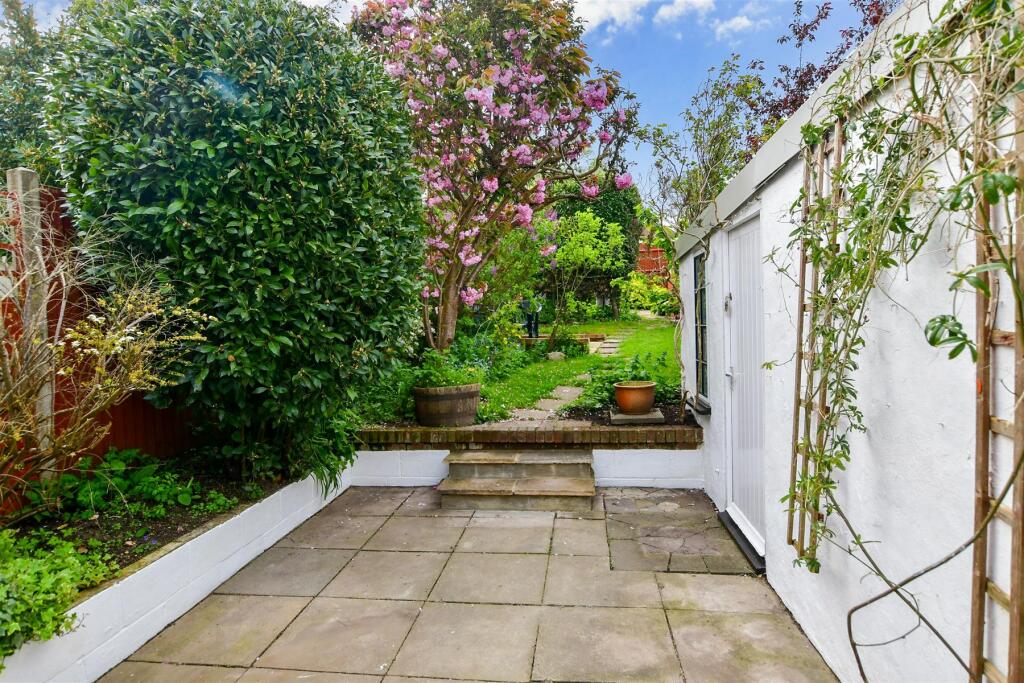 3 bedroom semidetached house for sale in Mackie Avenue, Patcham