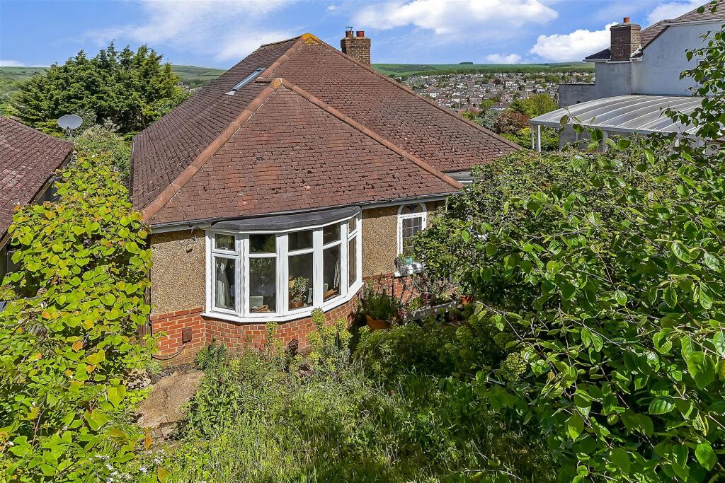 3 bedroom chalet for sale in Greenfield Crescent, Patcham, Brighton