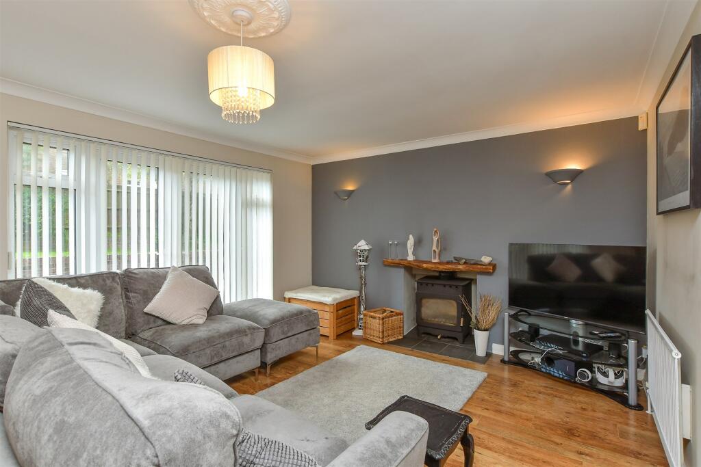 4 bedroom detached house for sale in Ashmore Close, Peacehaven, East