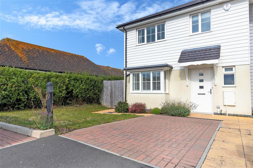 3 bedroom end of terrace house for sale in Friars Close, Peacehaven