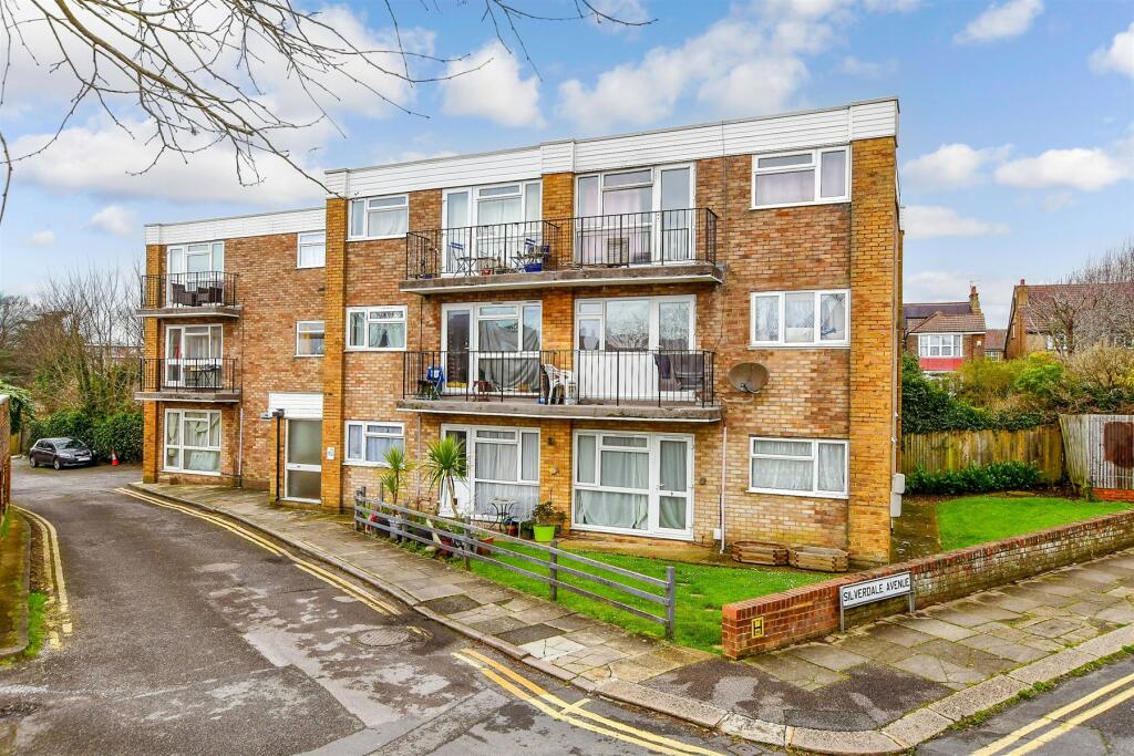 2 bedroom flat for sale in Lyndhurst Road, Hove, East Sussex, BN3