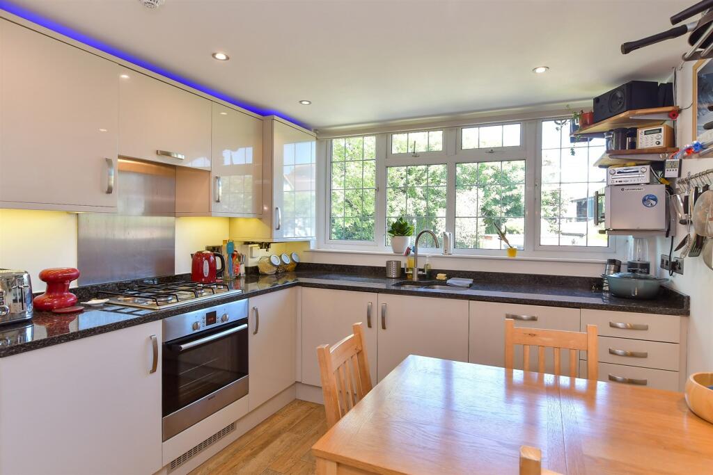 2 bedroom flat for sale in Silverdale Avenue, Hove, East Sussex, BN3