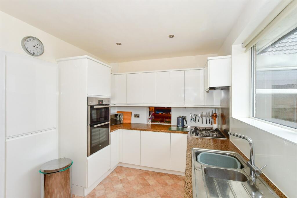 3 bedroom detached house for sale in Falmer Road, Woodingdean, Brighton