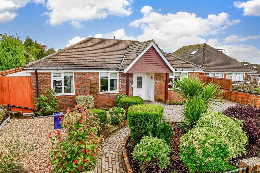 2 bedroom detached bungalow for sale in Chute Avenue, High Salvington, Worthing, West Sussex, BN13