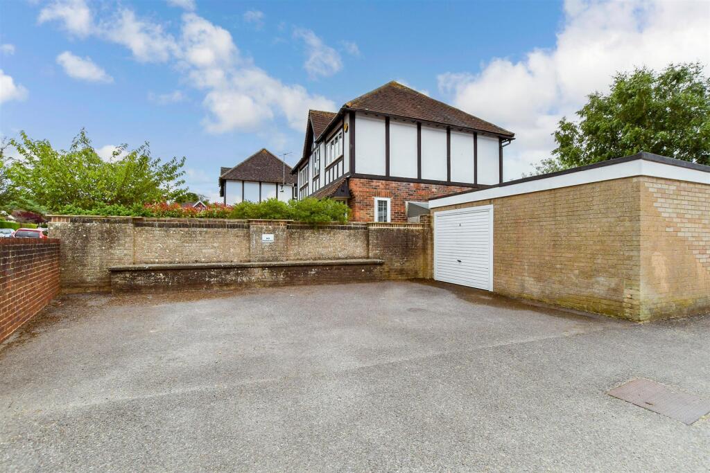 Additional property image - Cissbury Avenue, Worthing, West Sussex