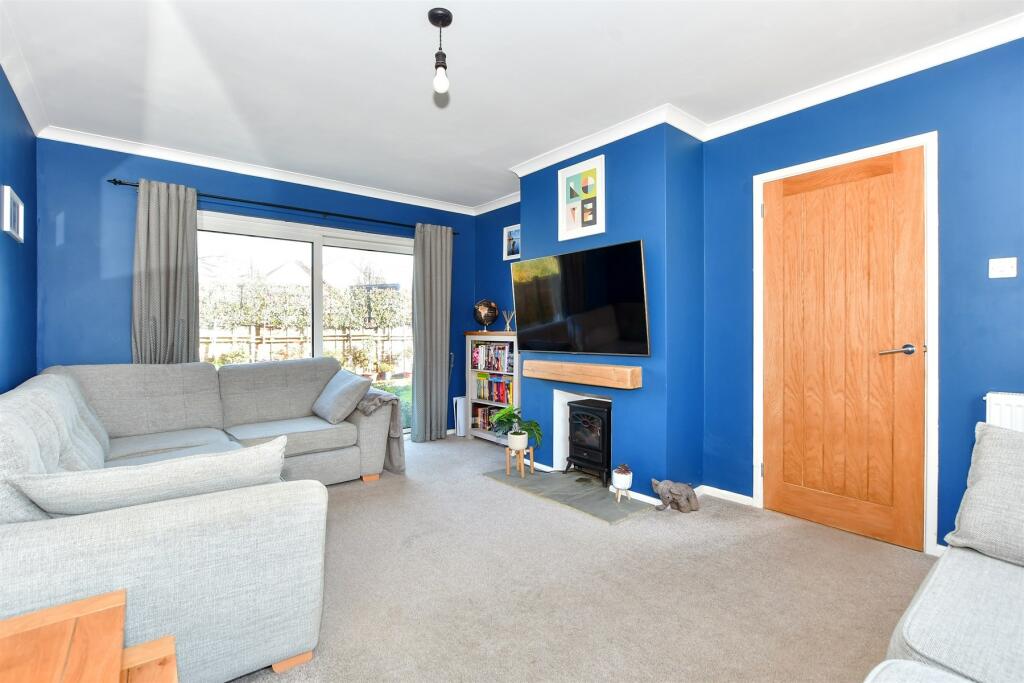 4 bedroom detached house for sale in Langbrook Close, Langstone, Havant
