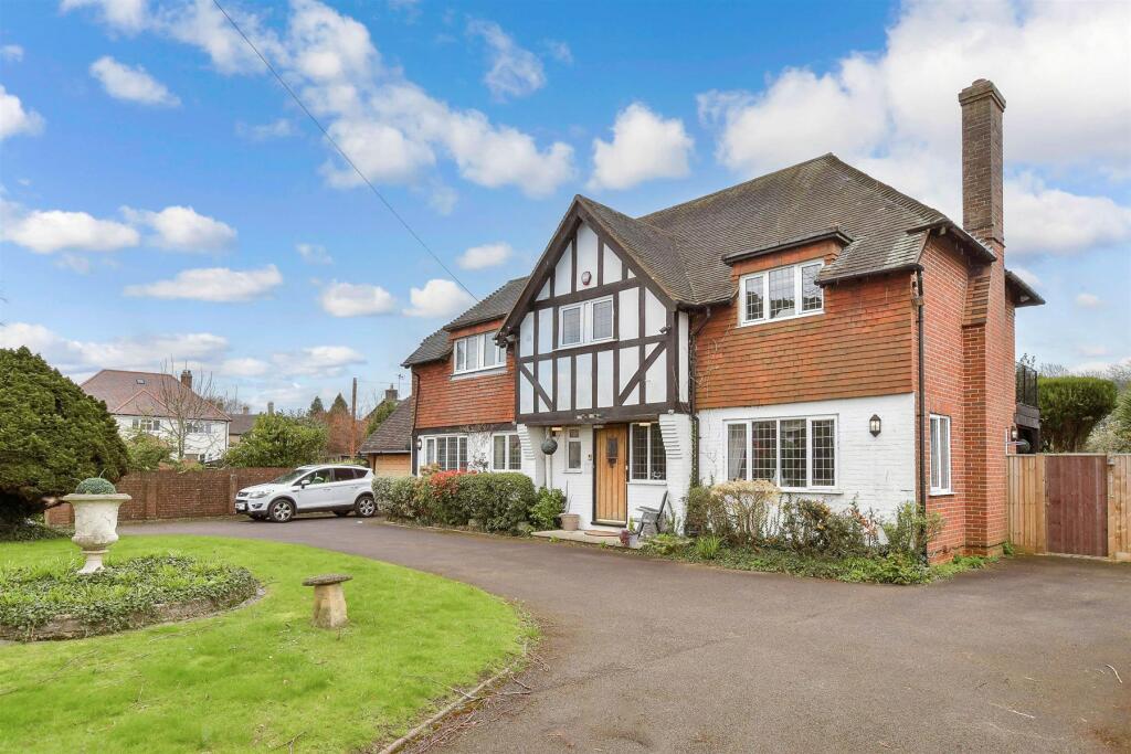 5 bedroom detached house for sale in Langstone Road, Havant, Hampshire, PO9