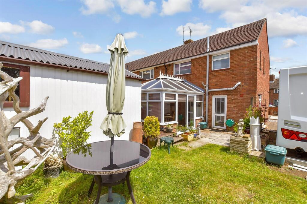 3 bedroom end of terrace house for sale in Rhinefield Close, Leigh Park