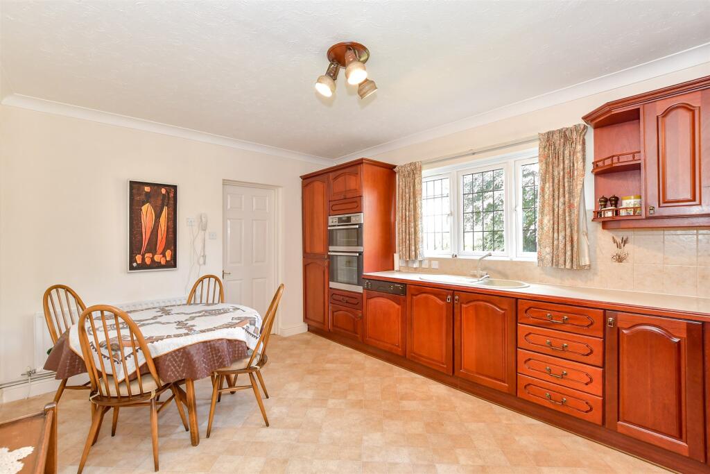 Main image of property: Glebe Park Avenue, Havant, Hampshire