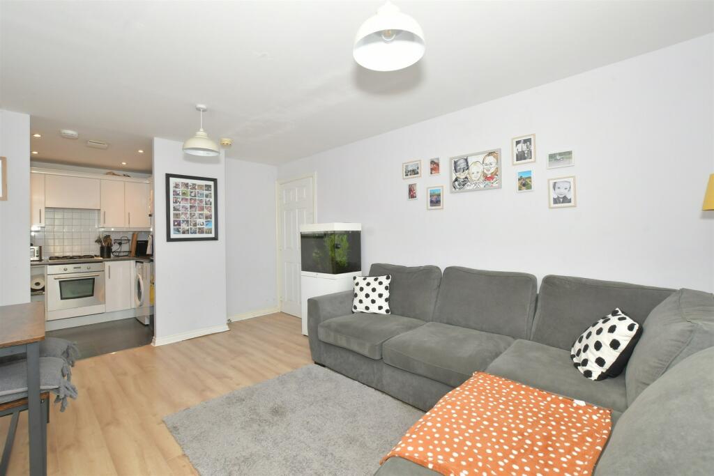 2 bedroom ground floor flat for sale in Sunlight Gardens, Fareham