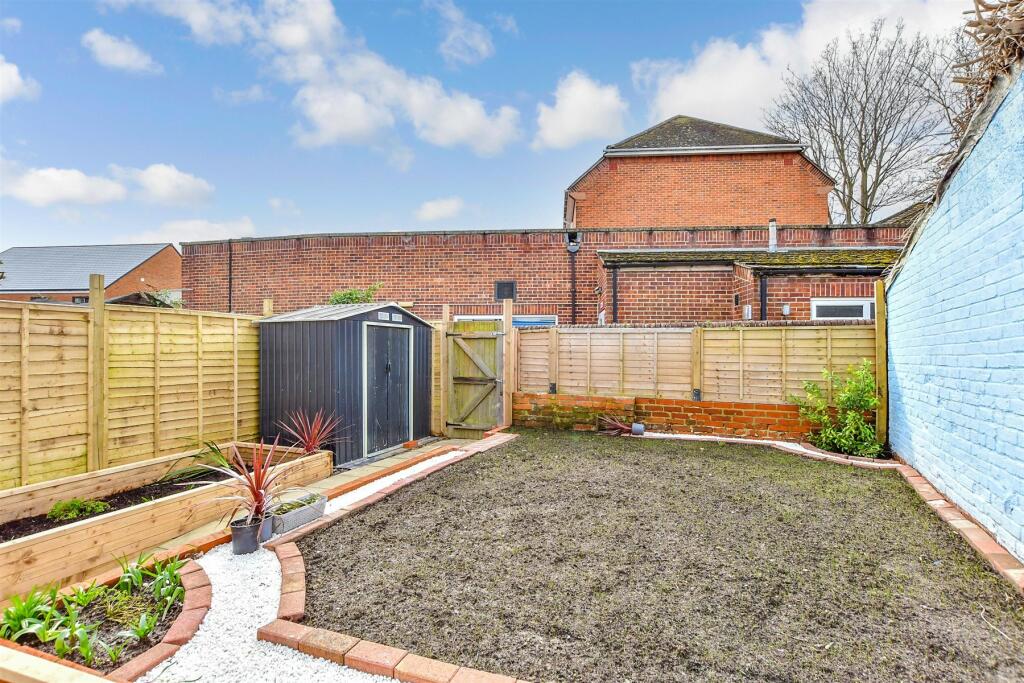 3 bedroom terraced house for sale in Hartlands Road, Fareham, Hampshire