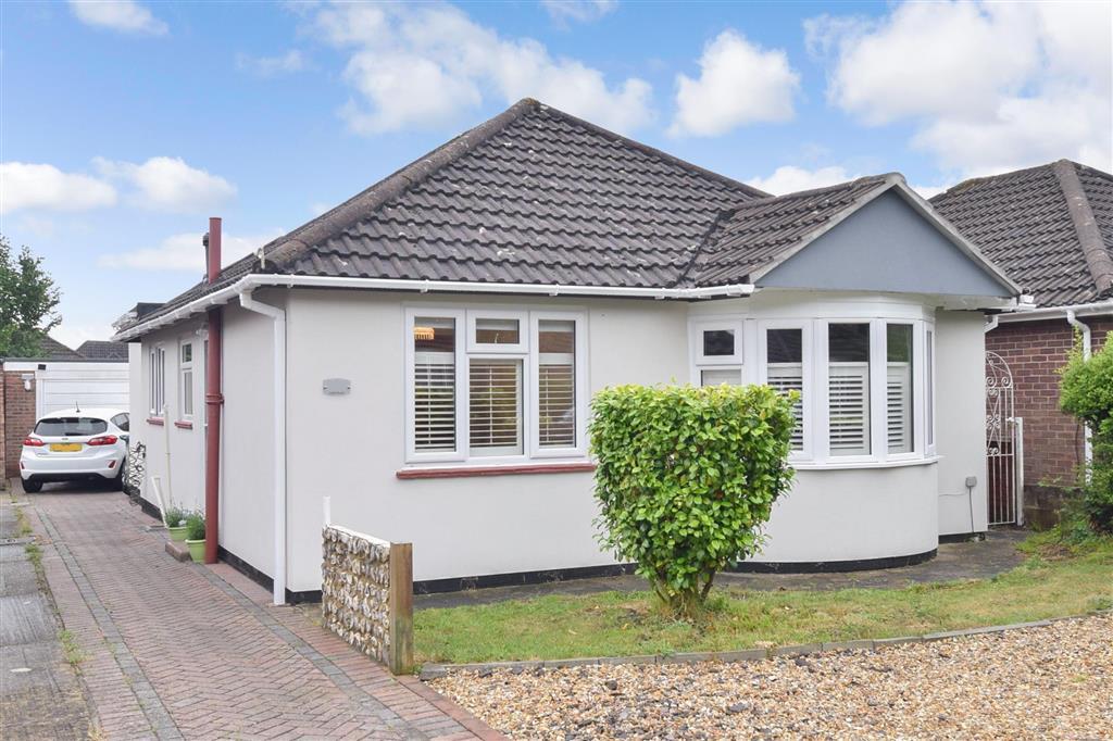 2 bedroom detached bungalow for sale in Oak Road, Fareham, Hampshire, PO15