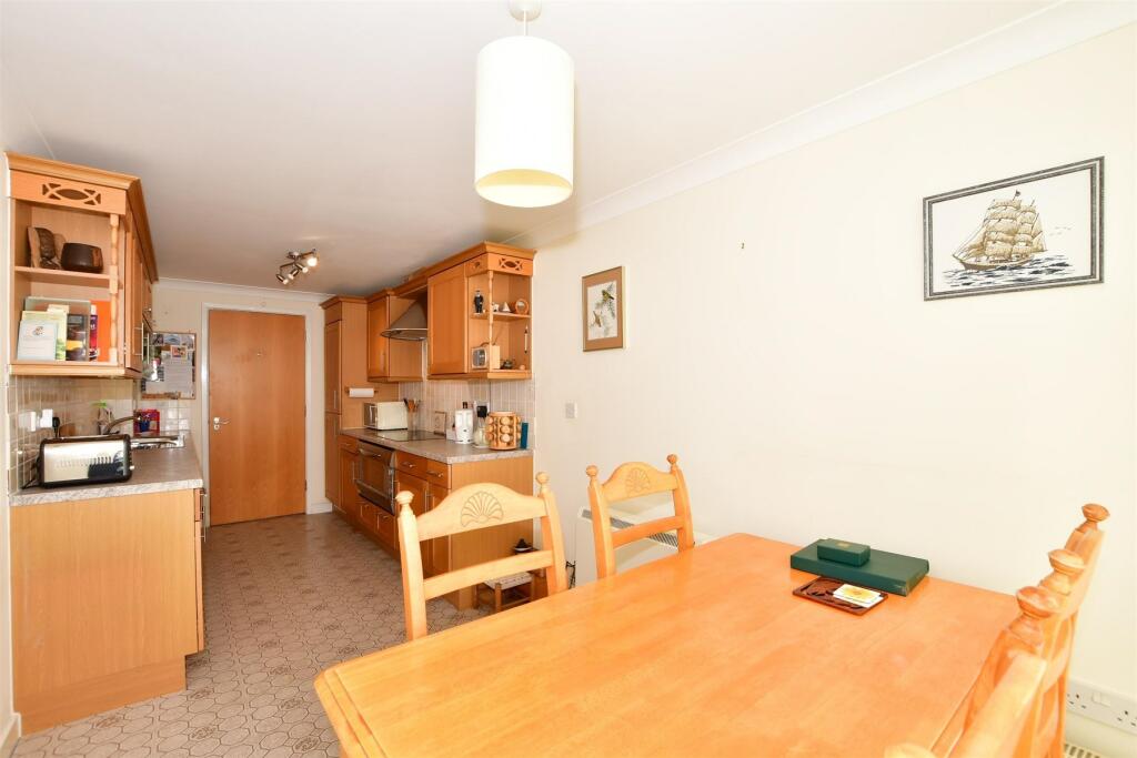 2 bedroom apartment for sale in Centurion Gate, Southsea, Hampshire, PO4