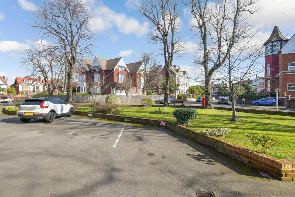 2 bedroom apartment for sale in Craneswater Park, Southsea, Hampshire, PO4