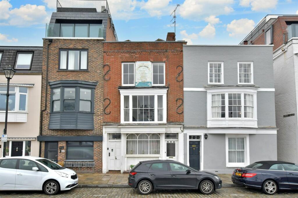 3 bedroom town house for sale in Broad Street, Portsmouth, Hampshire, PO1