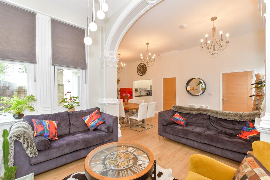 3 bedroom semidetached house for sale in Elphinstone Road, Southsea