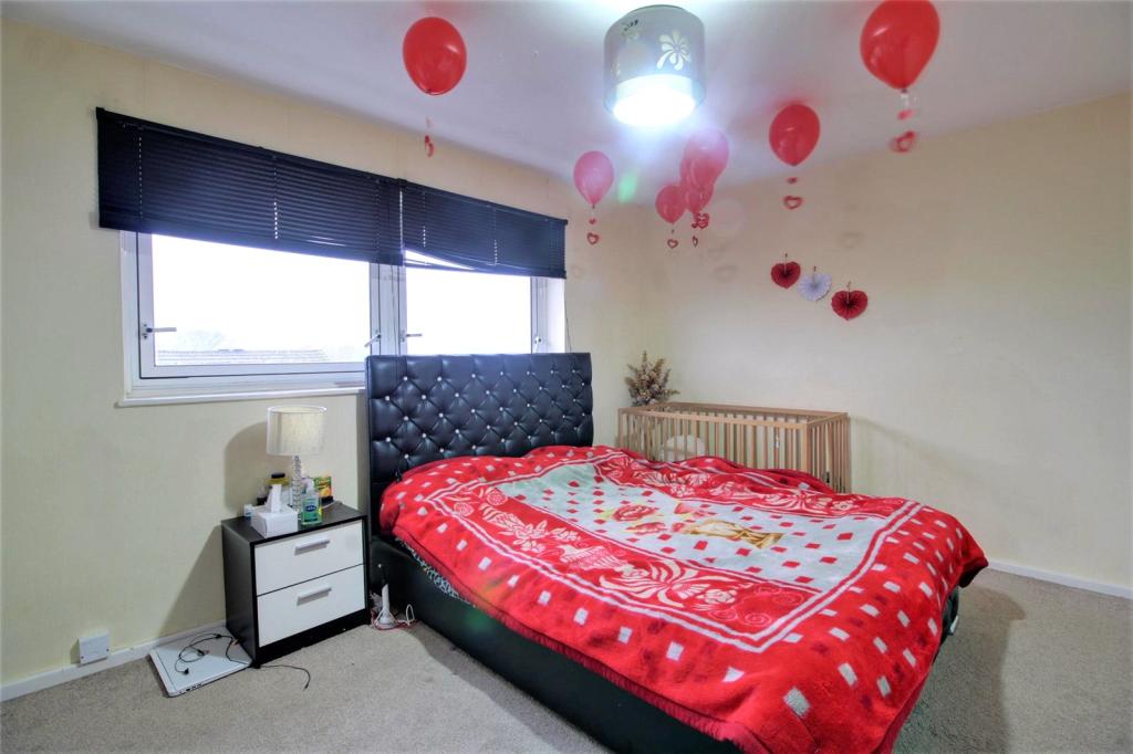 2 bedroom flat for sale in Cody Road, Farnborough, Hampshire, GU14