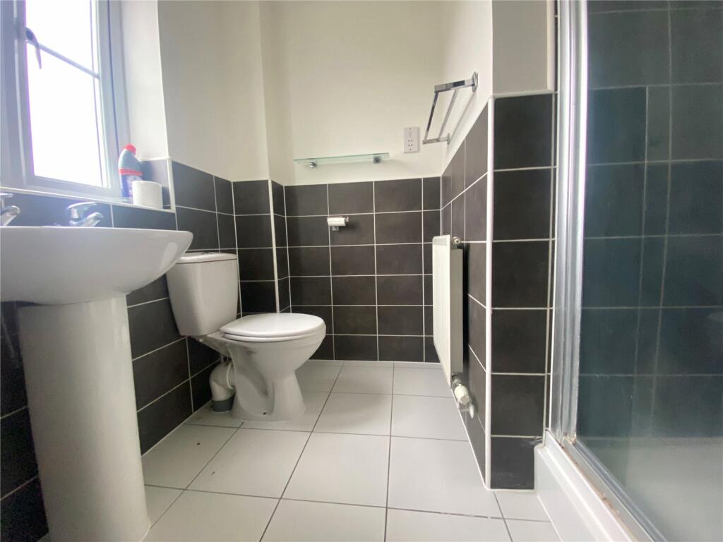 3 bedroom detached house for sale in Sandy Lane, Farnborough, Hampshire