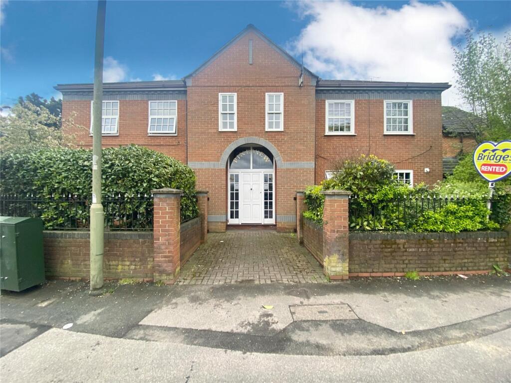 1 bedroom flat for sale in Pineview, Cove Road, Farnborough, GU14