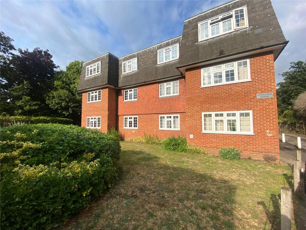 2 bedroom flat for sale in Alexandra Road, Farnborough, Hampshire, GU14