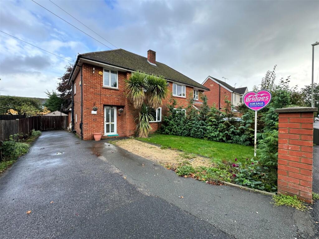 3 bedroom semidetached house for sale in Sycamore Road, Farnborough