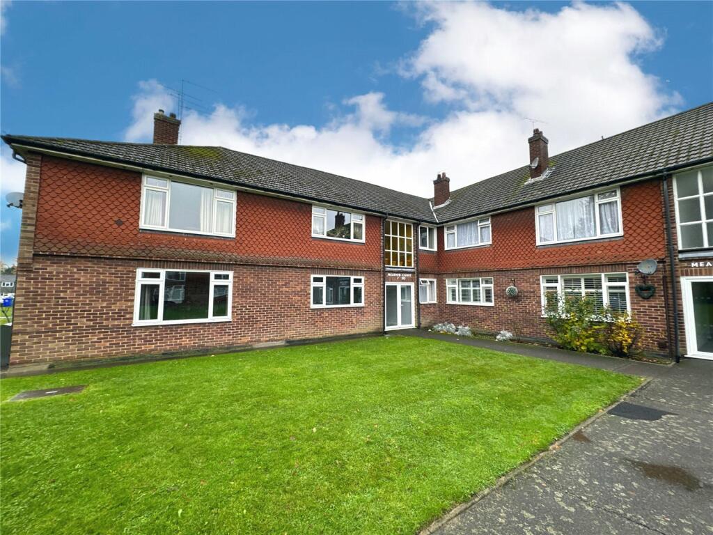 2 bedroom flat for sale in Meadow Court, Anchor Meadow, Farnborough, GU14
