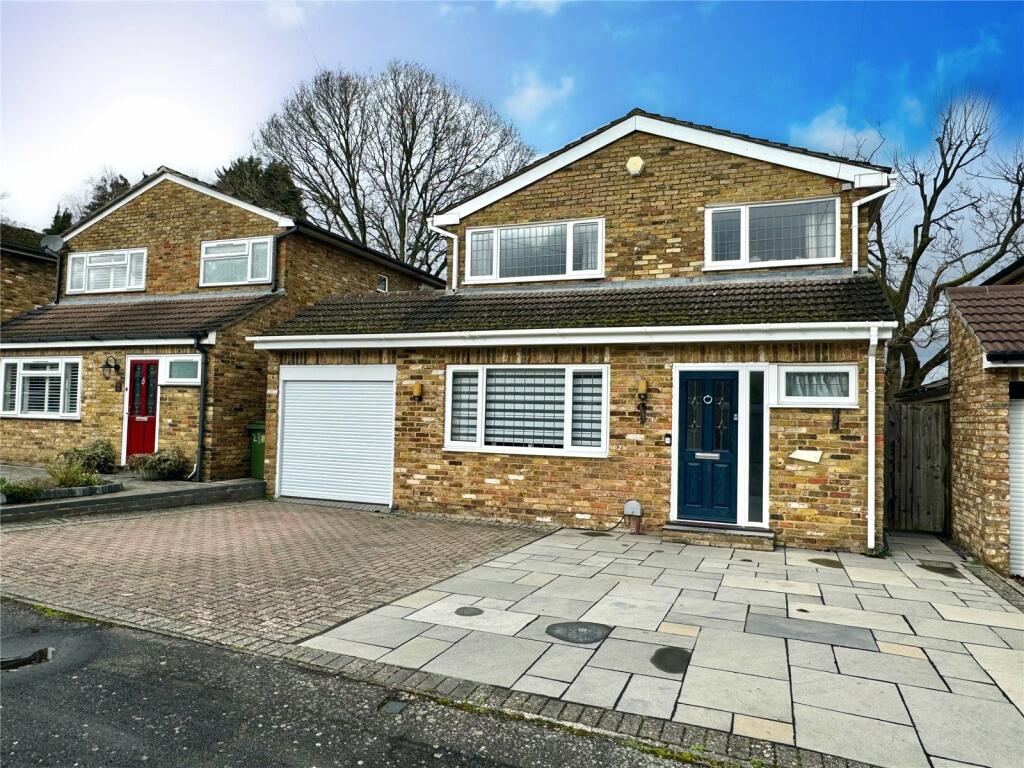 4 bedroom detached house for sale in Baird Road, Farnborough, Hampshire