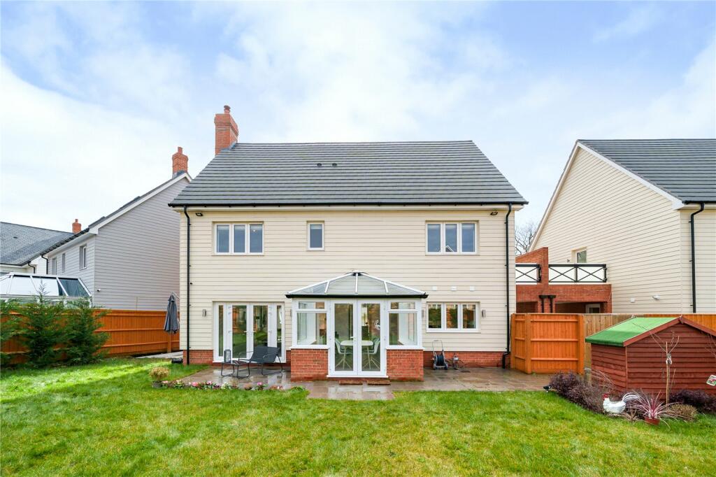4 bedroom detached house for sale in Lakeview Lane, Mytchett, Camberley