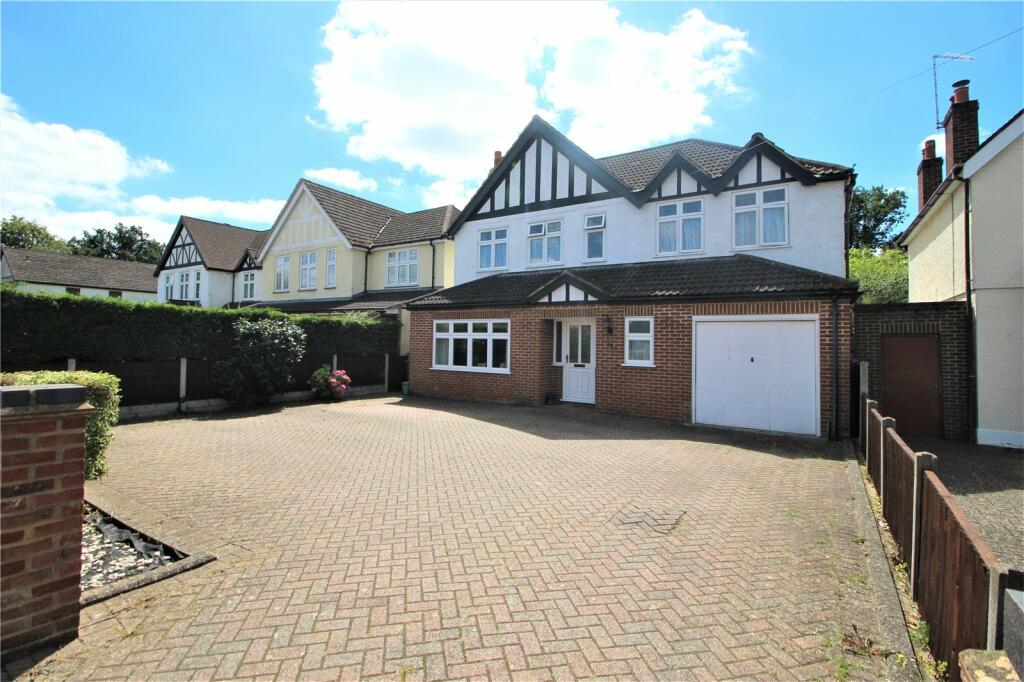 5 bedroom detached house for sale in Coleford Bridge Road, Mytchett