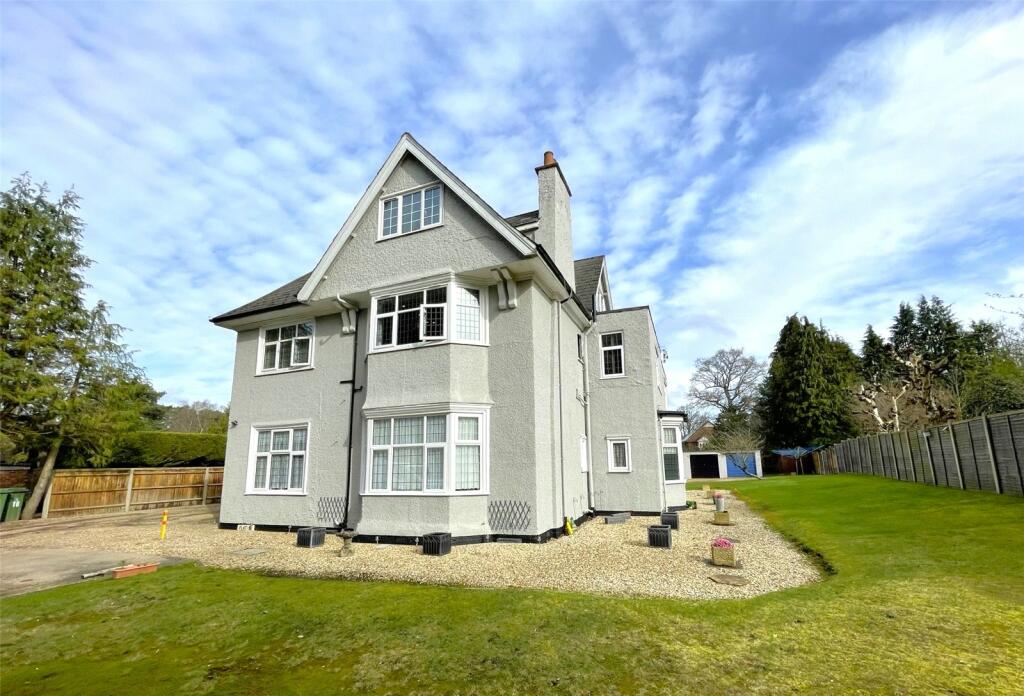 1 bedroom flat for sale in Brackendale Close, Camberley, Surrey, GU15