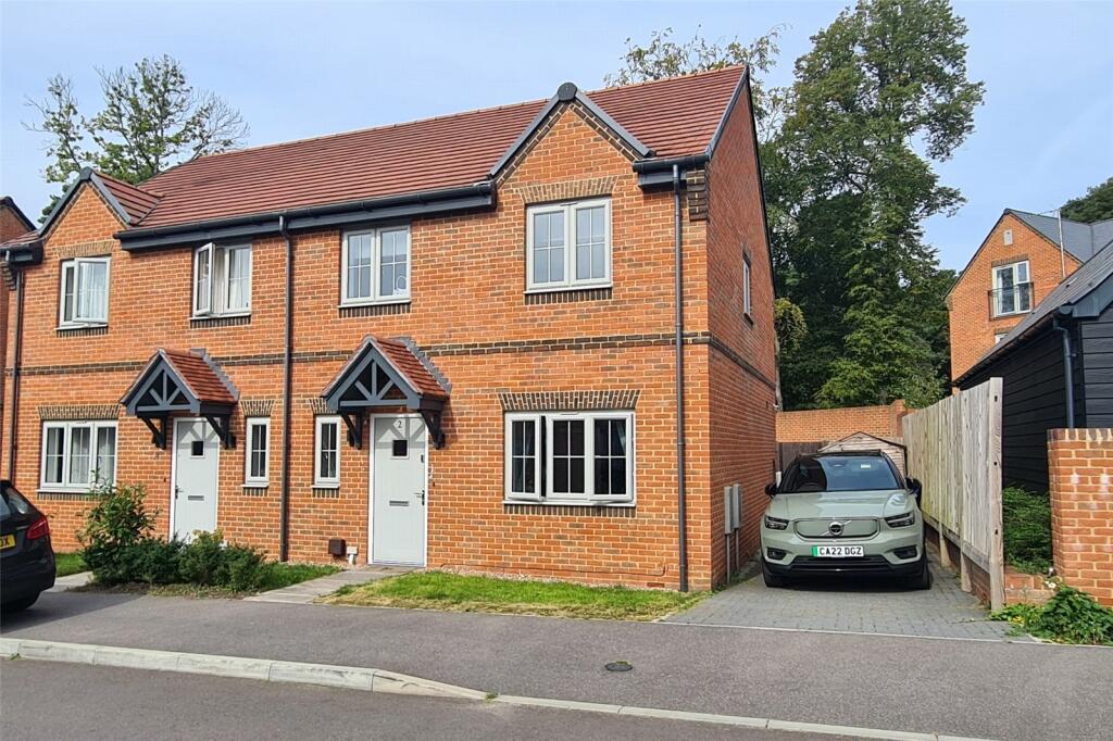 3 bedroom semidetached house for sale in Thornycroft Avenue, Deepcut