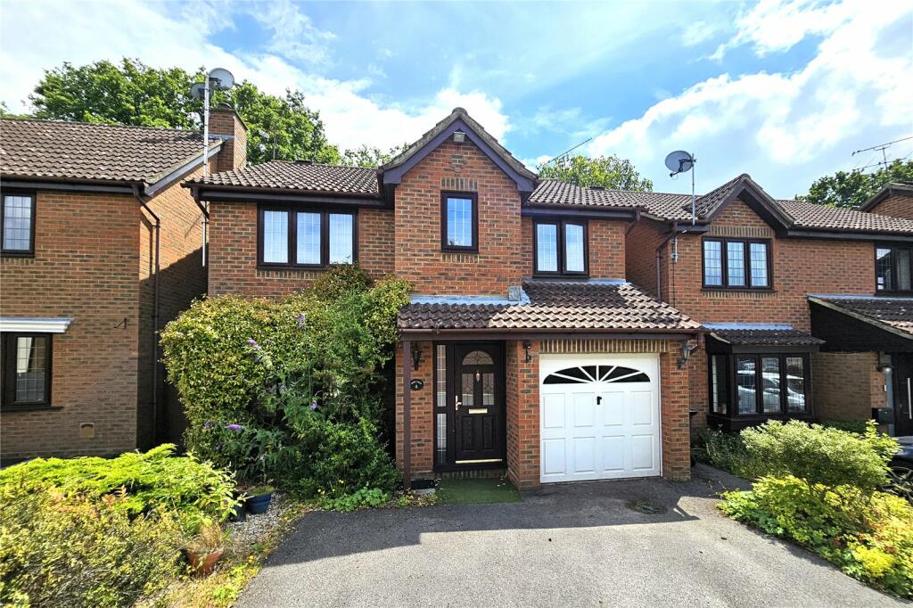 4 bedroom detached house for sale in Hastings Close, Frimley, Camberley, Surrey, GU16