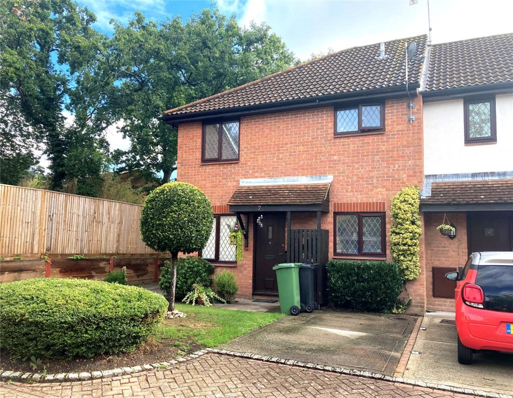 1 bedroom terraced house for sale in Heather Mead, Frimley, Camberley, GU16