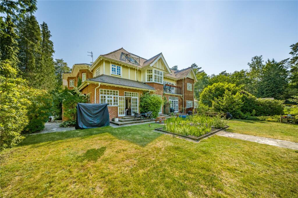 4 bedroom house for sale in Pirbright Road, Normandy, Surrey, GU3