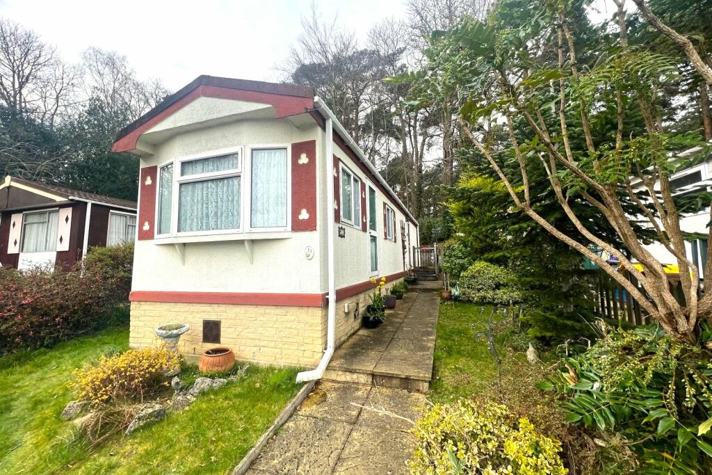 2 bedroom mobile home for sale in Dolleys Hill Mobile Home Park, Pirbright Road, Normandy, Surrey, GU3