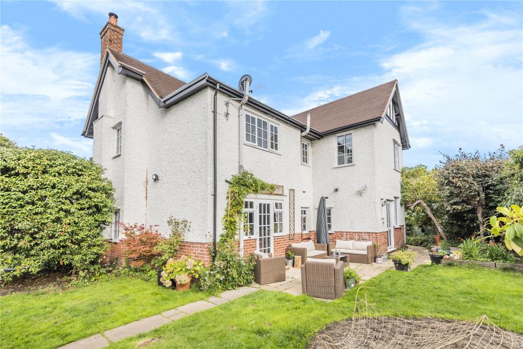 4 bedroom property for sale in Grenadier Road, Ash Vale, Aldershot