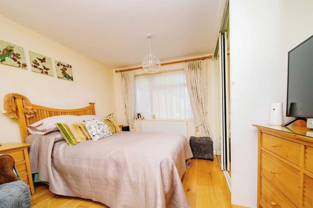 Additional property image - Chiswell Green Lane, St. Albans
