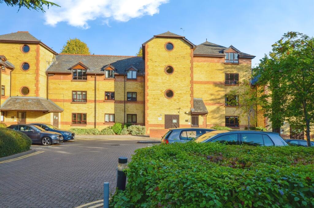 Main image of property: Hatfield Road, St. Albans