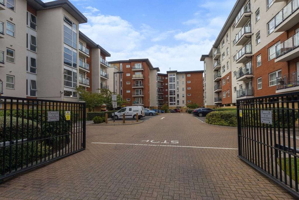 1 bedroom flat for sale in Clarkson Court, Hatfield, AL10