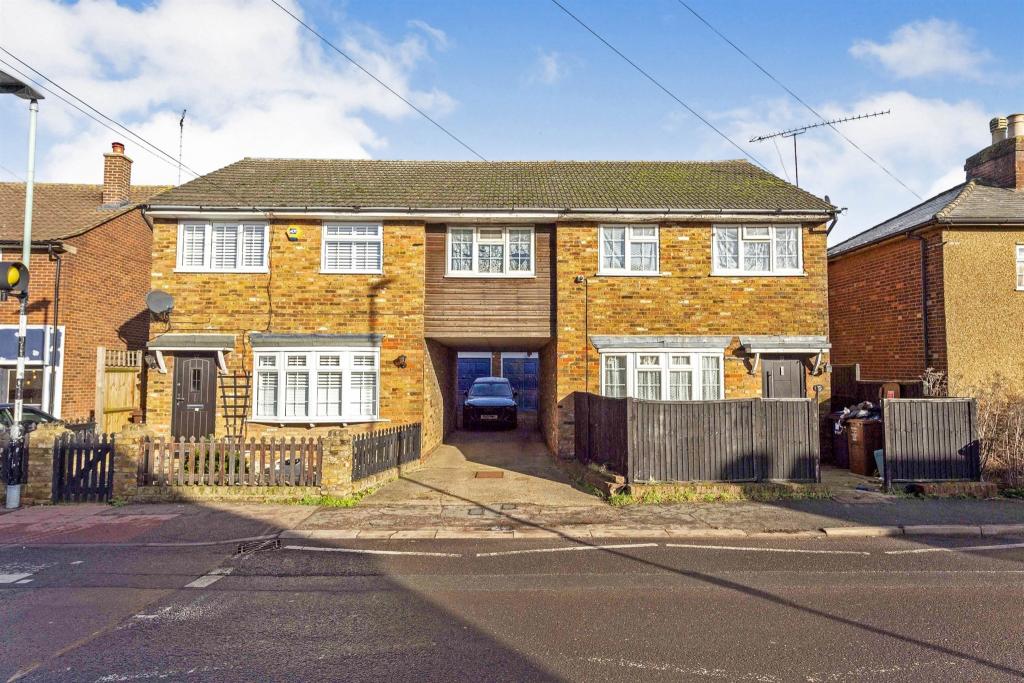 3 bedroom semidetached house for sale in High Street, Colney Heath, St